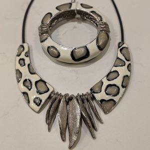 Chico's Animal Print Bib Necklace w/ bracelet